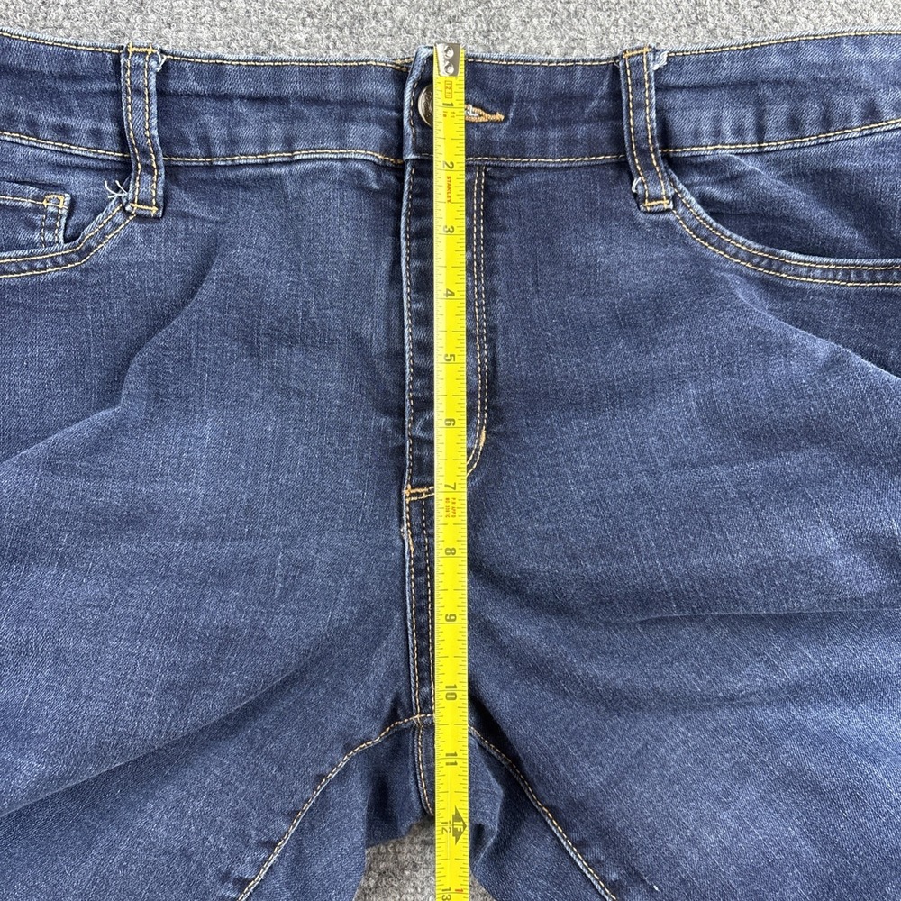 St. John's Bay Women's Plus Size 16W Denim Capri Pants Medium Wash Stretch - Picture 3 of 7